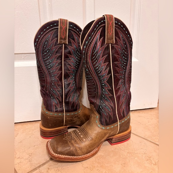 Ariat Shoes - Women’s Ariat Vaquera Western Boot with Teal and Pink stitching
